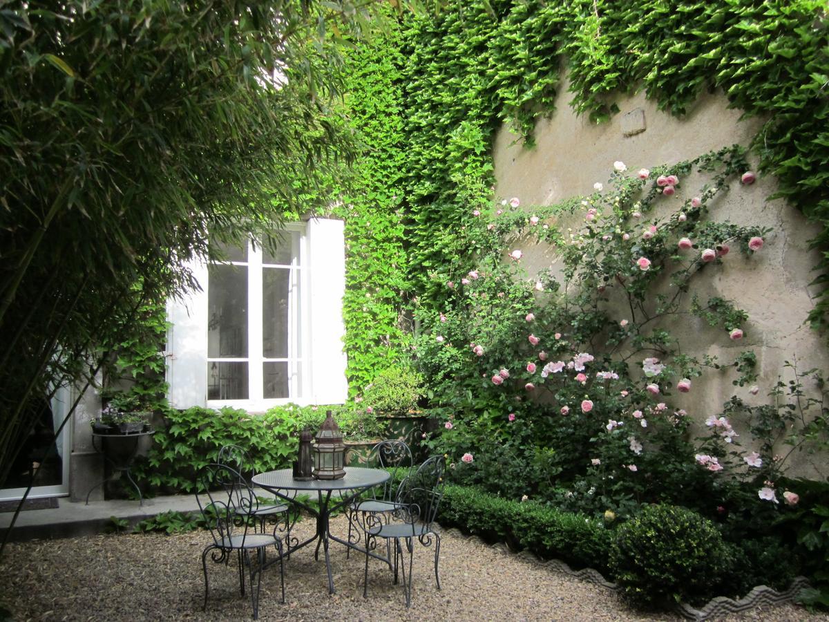 Le Logis Blanc Bed&Breakfast Coursan Екстер'єр фото